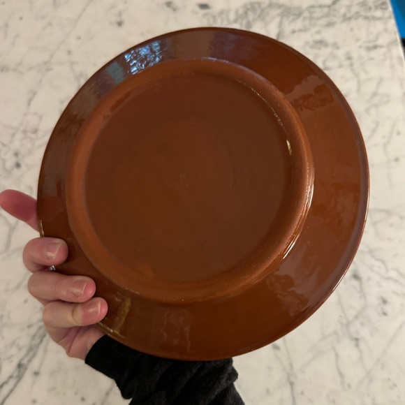 Bulgarian Troyan pottery plate. Like new 8 1/2 inches - Picture 2 of 2